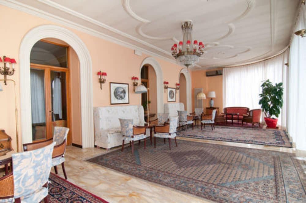 Grand De Londres Hotel 4*
